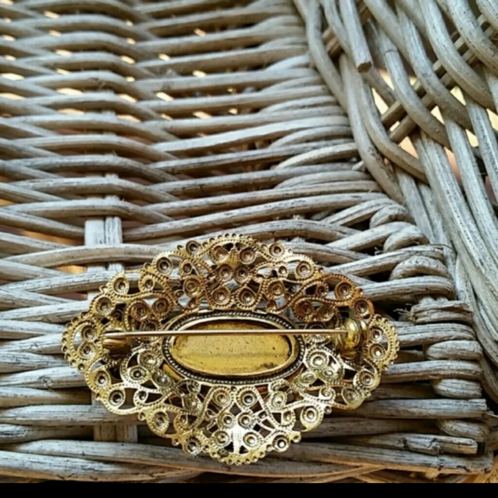 ♡Gold and green flowered brooch